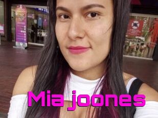 Mia_joones